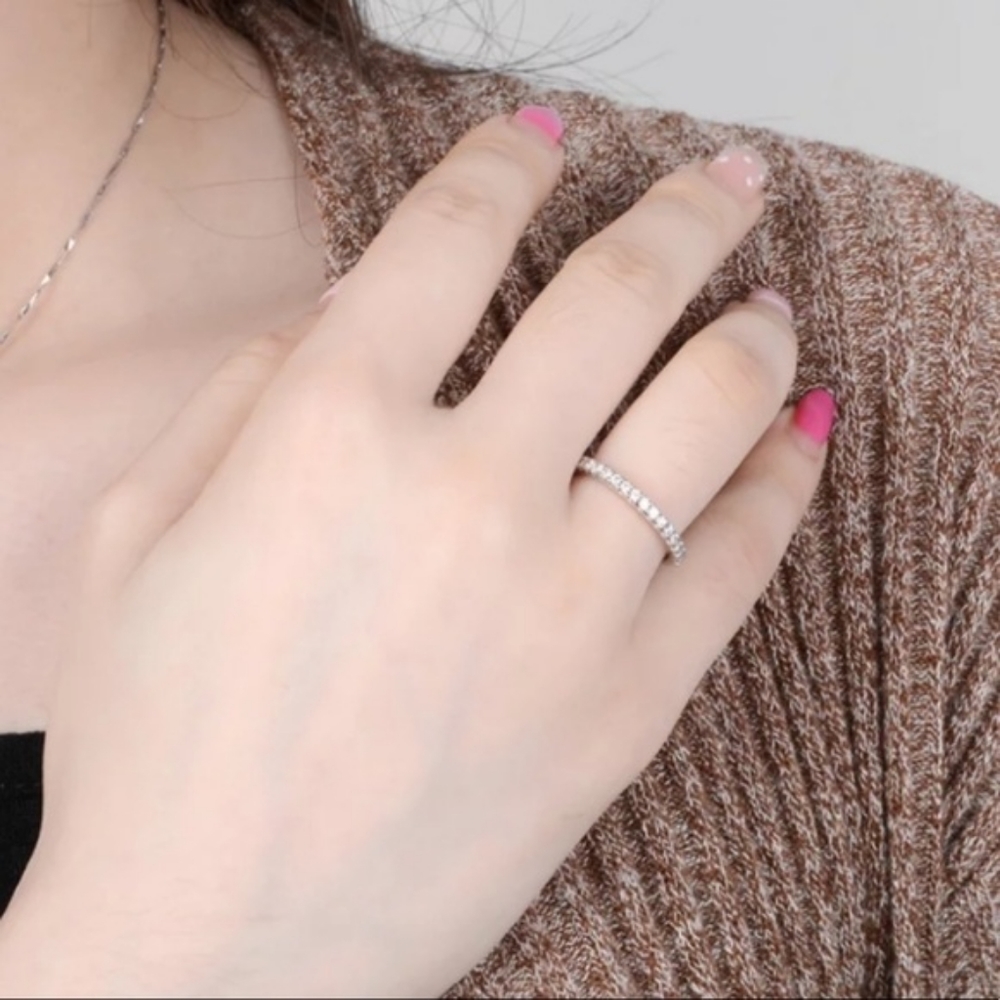 *18K White Gold Diamond Eternity Stackable Ring - Picture 3 of 6